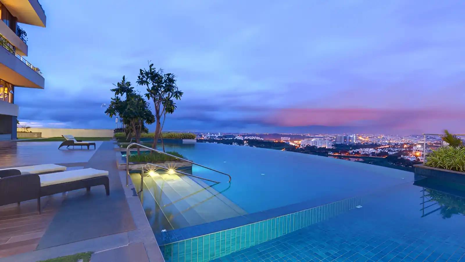 Tata-Promont-Swimming-Pool-Area